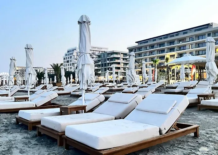 Bellemonde - Pe Plaja Cu La Mare *